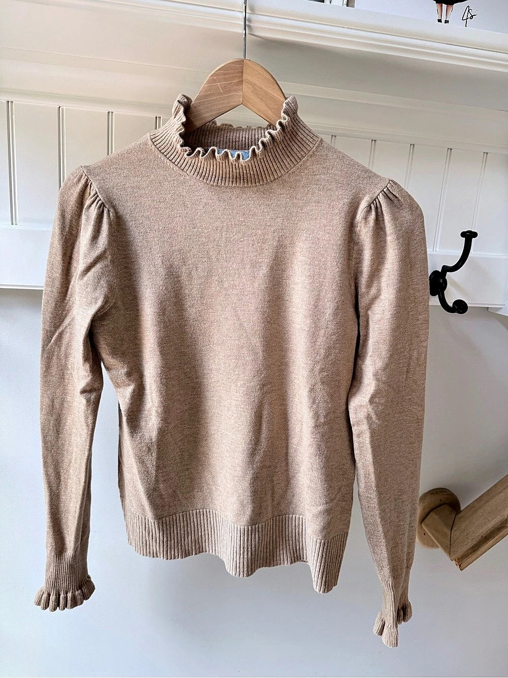 CECE Ruffled Turtleneck Sweater in Brown Like New size small